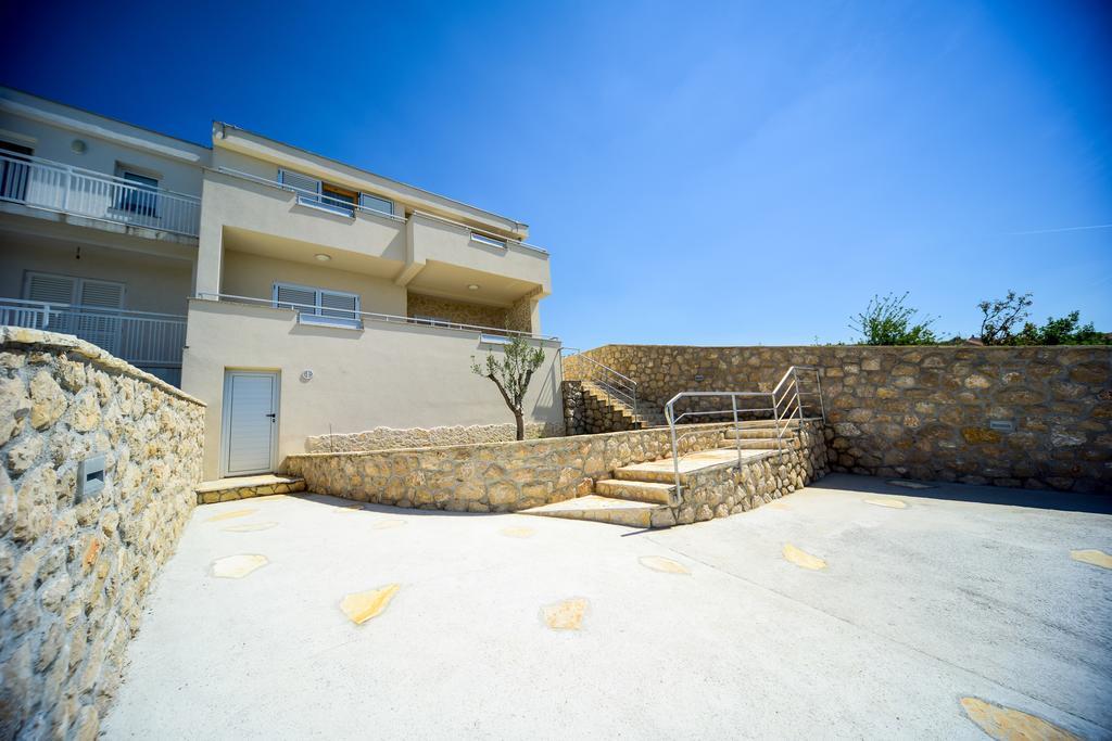 Apartments Villa Perla ロバニスカ エクステリア 写真
